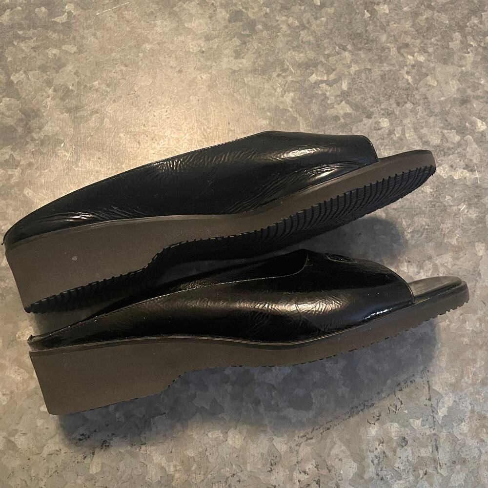 Salvatore Ferragamo Patent Leather Slides Black 9 B Lightweight Platform Sandals - Picture 5 of 13